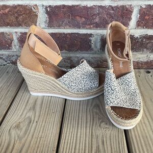 Women’s Toms Marisol Ankle Strap Animal Print Natural Wedge Sandals Size 6.5